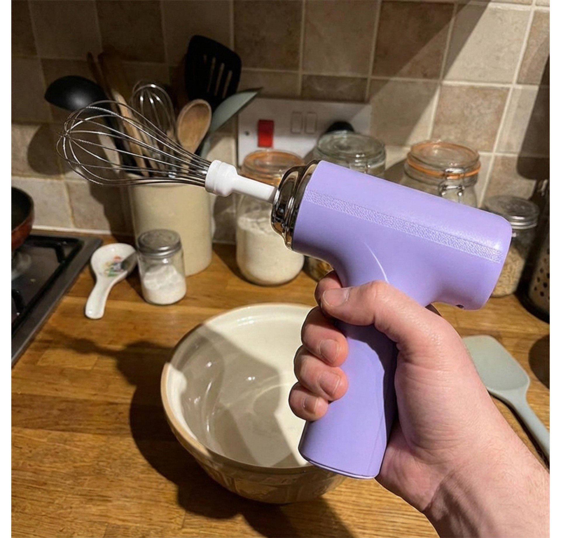 紫色T形搅拌器：蛋黄与米糊快速示范