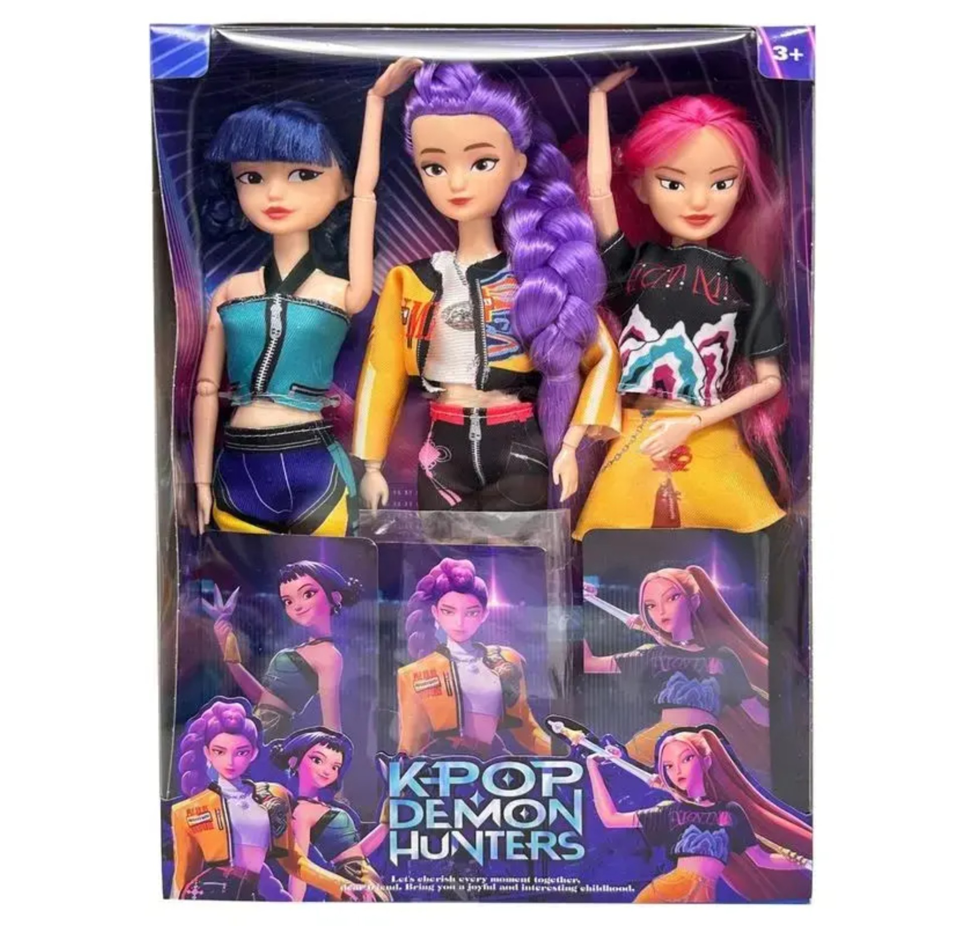 手机竖拍：女生近镜展示紫发动漫手办