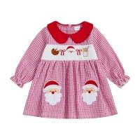 妈妈与幼童家居试穿格子连衣裙