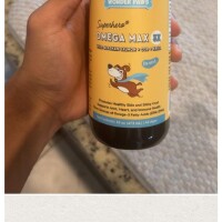 玛雅在家演示宠物欧米茄鱼油涂抹