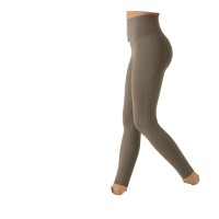 镜前惊喜：紧身运动裤塑造美腿