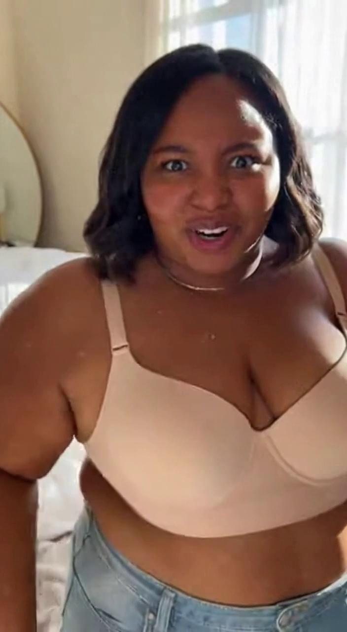 自信舒适的加大码内衣试穿展示