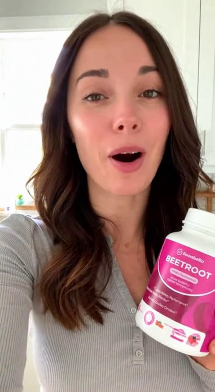 有机甜菜根胶囊的晨间日常示范